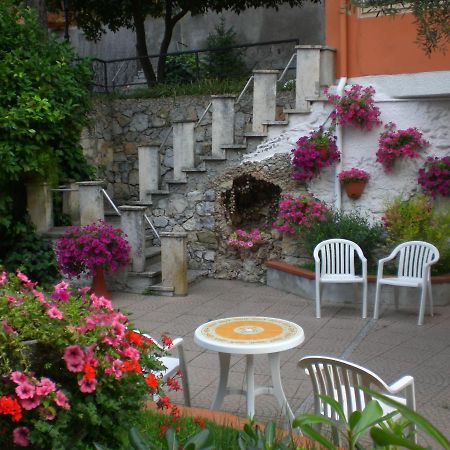 Orchidea Residence Hotel Finale Ligure Esterno foto